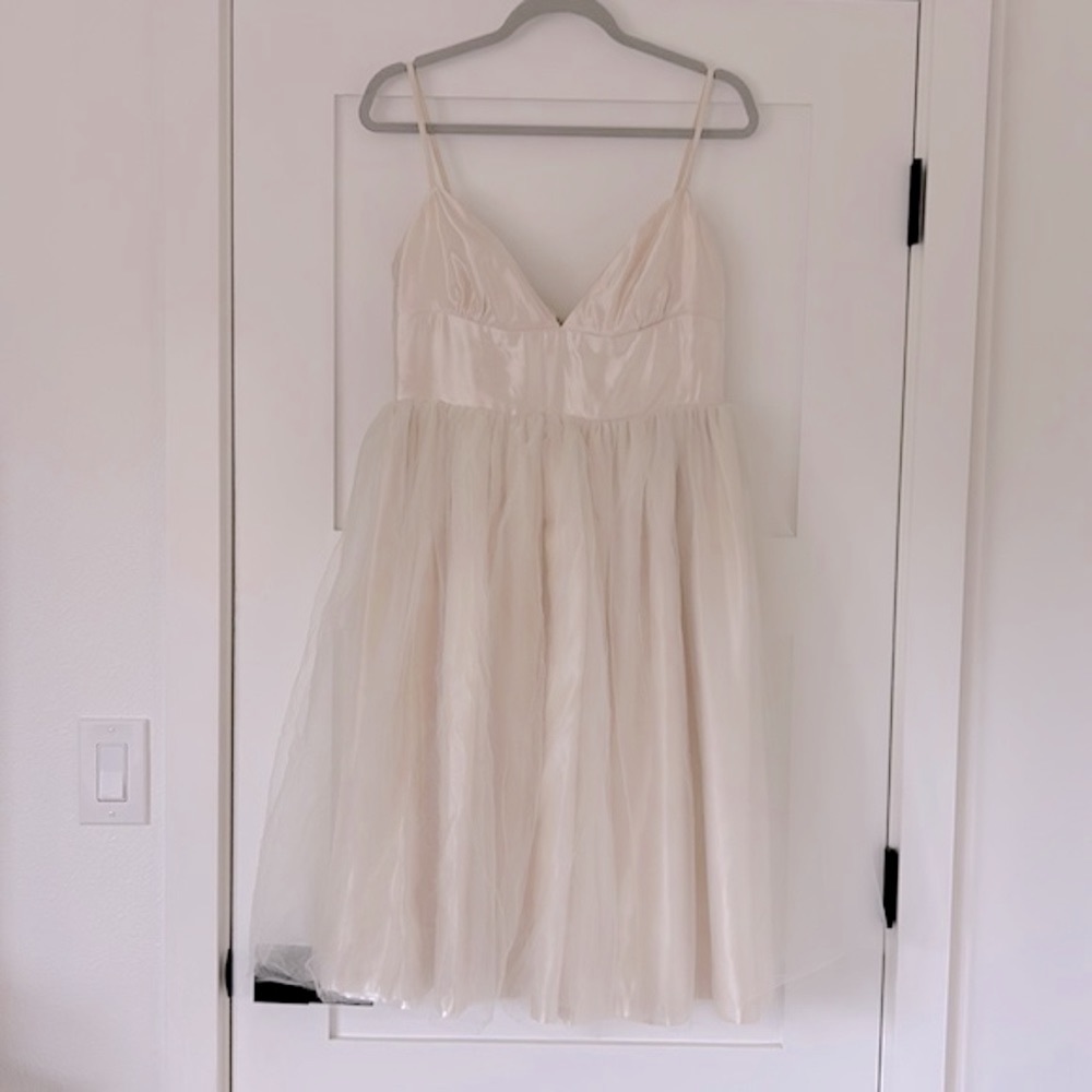 GORGEOUS custom cream organic silk and tulle wedding dress about size 6